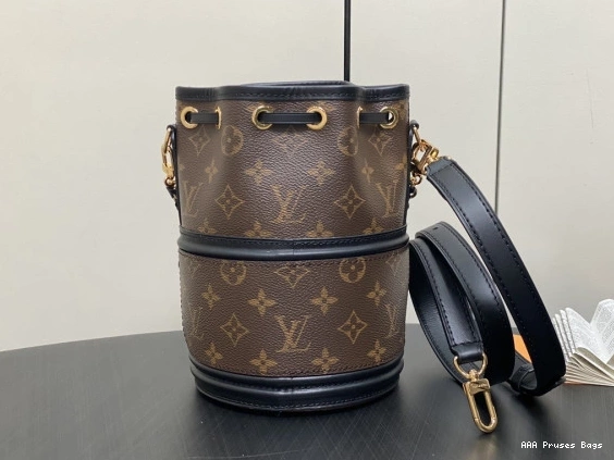 AAA Replica Ru VUITTON Canoe New LOUIS Bag-14*20.5*14CM 0801